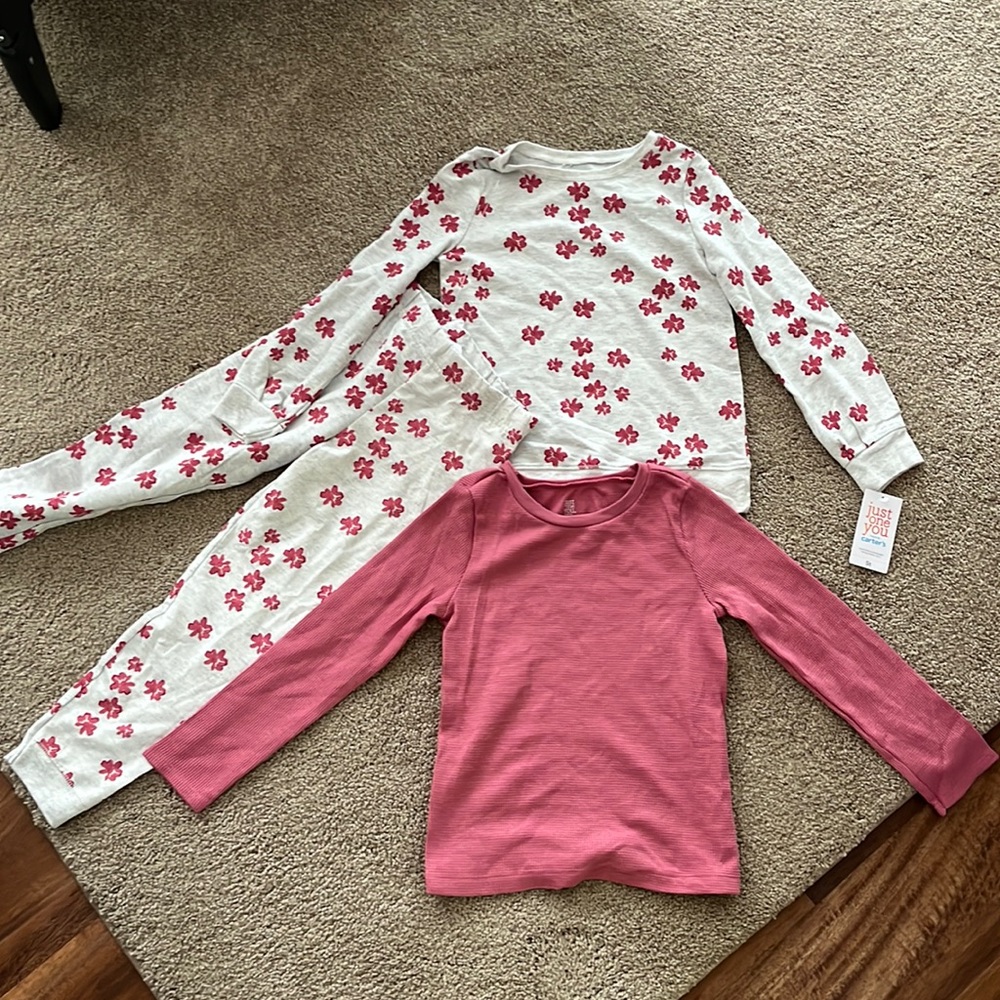 Size 5T  carters brand new with tags.  3 piece set.